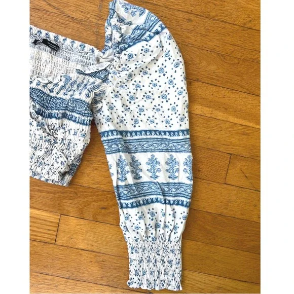 Zara Boho Smocked Puff Sleeve Crop Top Medium Blue‎ White Print Feminine EUC - Picture 5 of 7